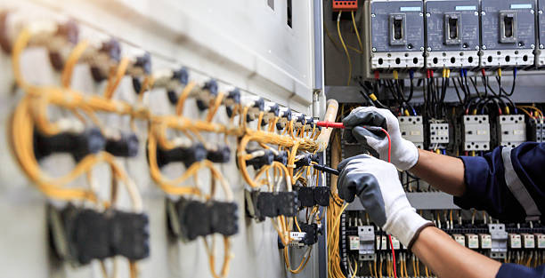 Professional Electrician technician working in Riverview, FL